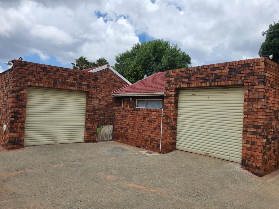 2 Bedroom Property for Sale in Pellissier Free State